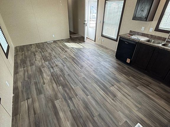 5th image of 1831 A St