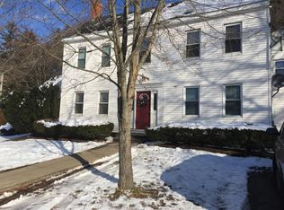 62 Concord St APT 2L, Rockland, MA 02370