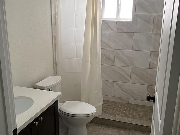 4th image of 1336 SW 69th Ave Floor 2