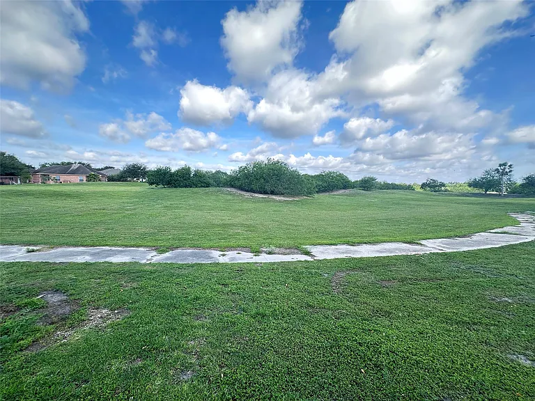 6321 Oso Pkwy — Photo 40