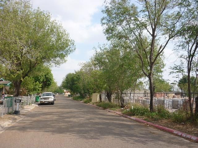 2nd image of 1015 E Sanchez Dr