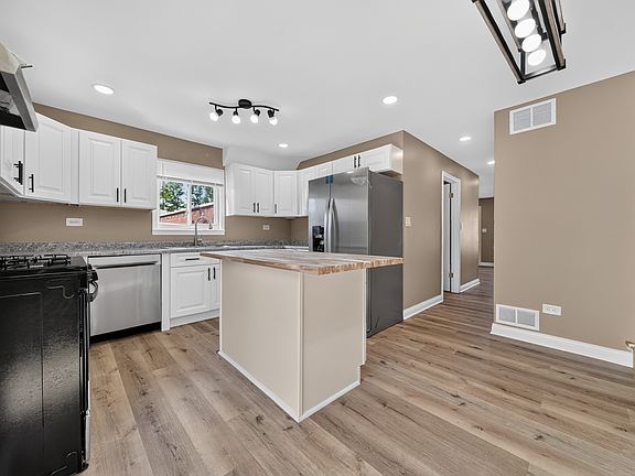 5th image of 17089 Crane Ave