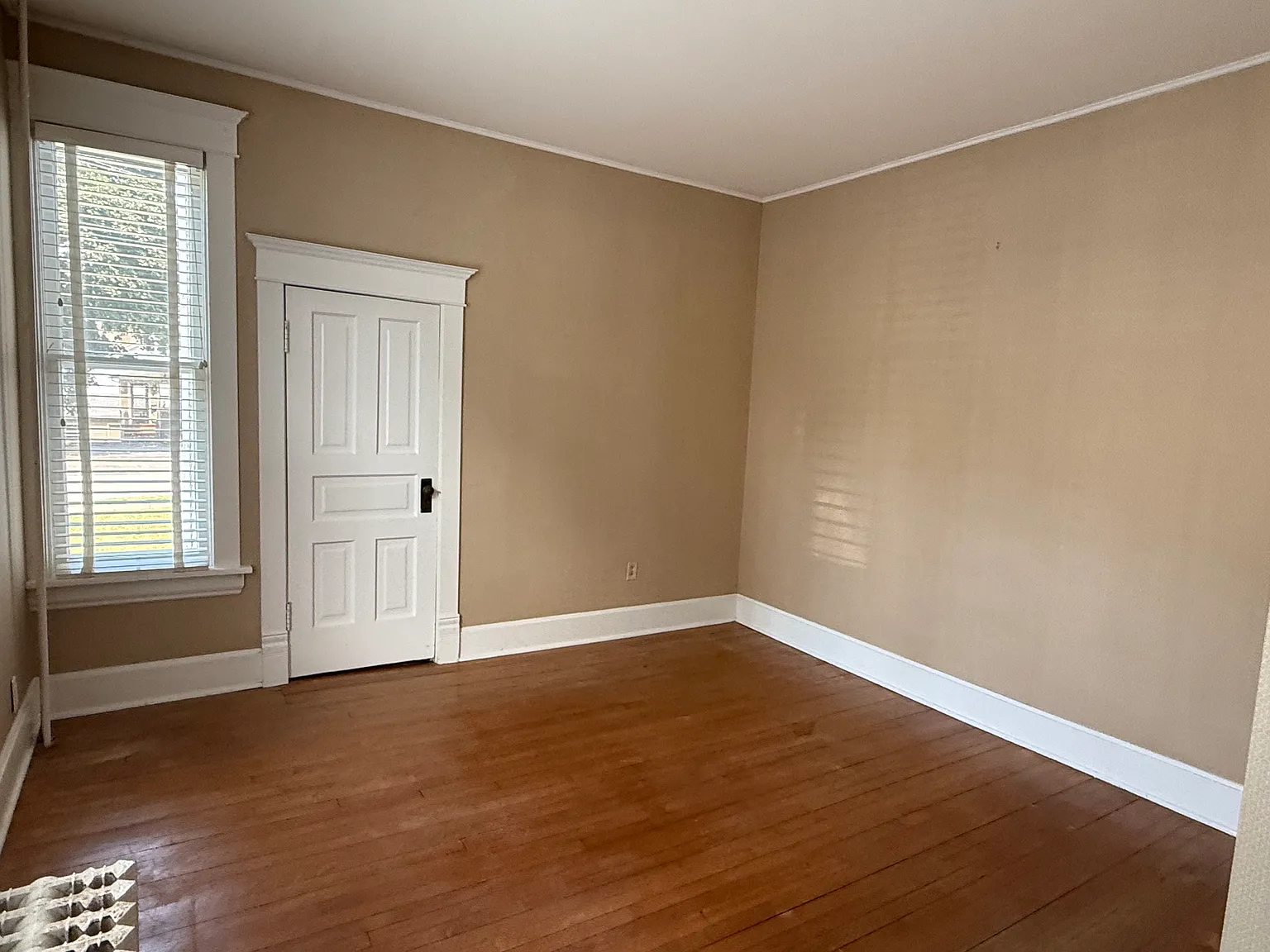 1 bed, 900 sqft, $1,350 — Photo 4