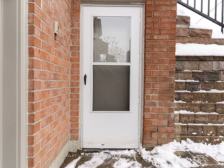 63 Burndale Ave #LOWER — Photo 25