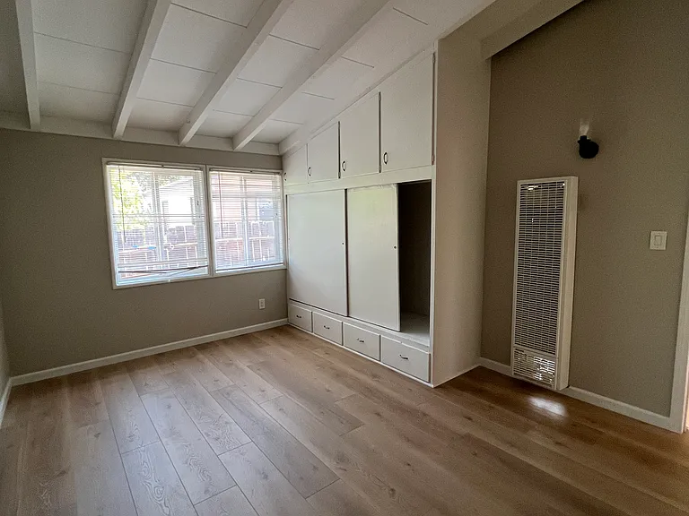 922 W Grand Blvd — Photo 7