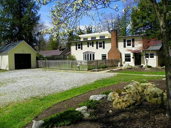1st image of 215 Cranberry Ln