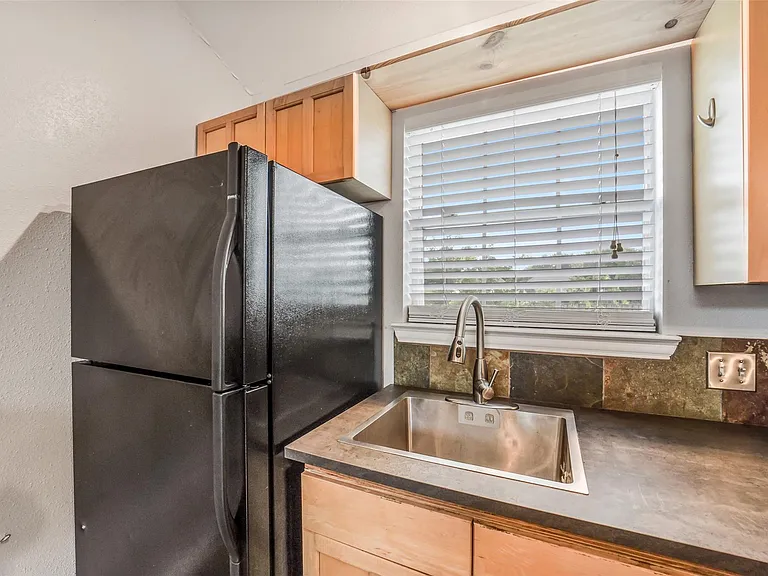 16302 Crossfield Dr — Photo 11