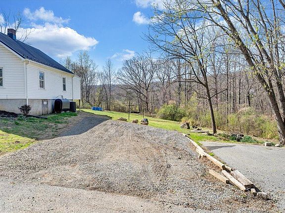4th image of 105 Mamie Ave