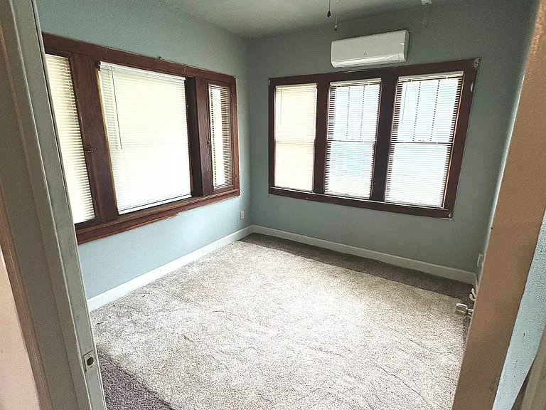 1621 N McKinley Ave — Photo 4