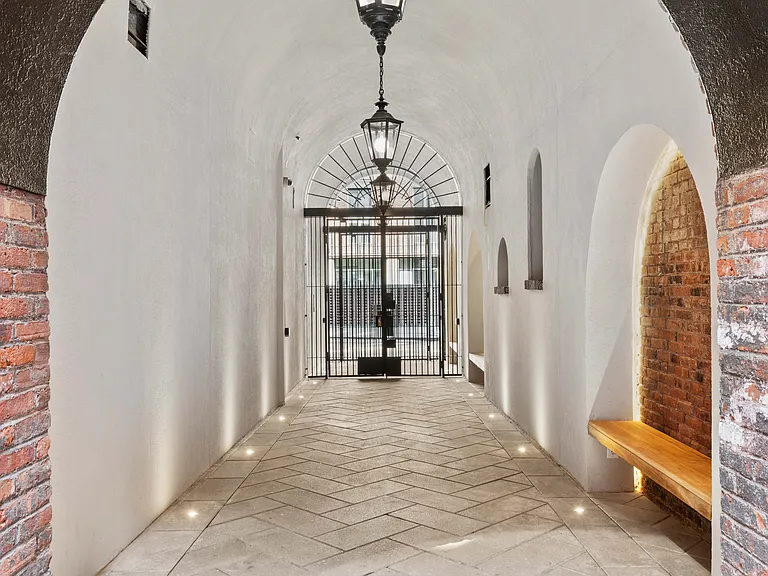 23 Waverly Pl #2D — Photo 8