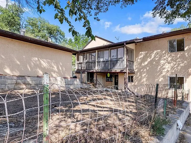 1404 Martin Ln #C — Photo 2