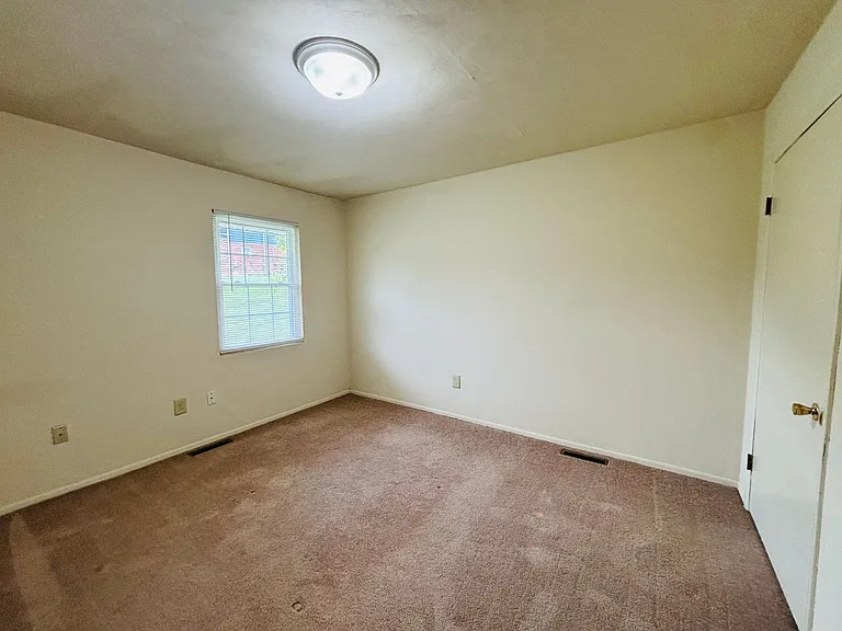 325 New Kent Rd — Photo 13