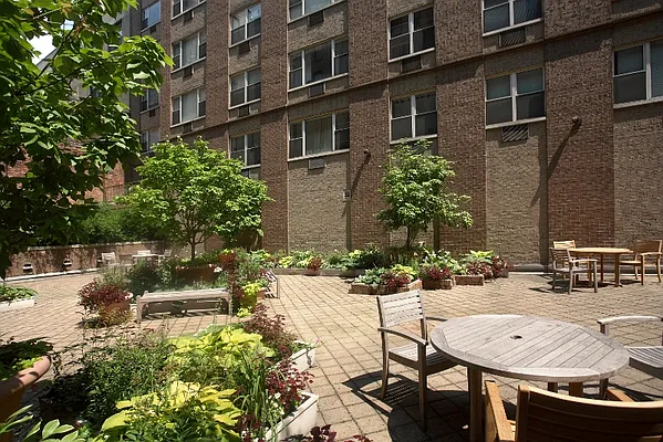 Rented by Soho Court | media 4