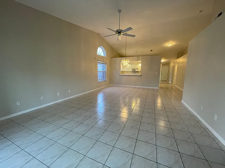 239 Melrose Pl #49 — Photo 9