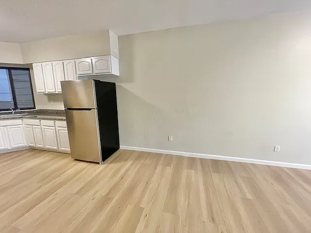 2 bed, 700 sqft, $4,200 — Photo 4