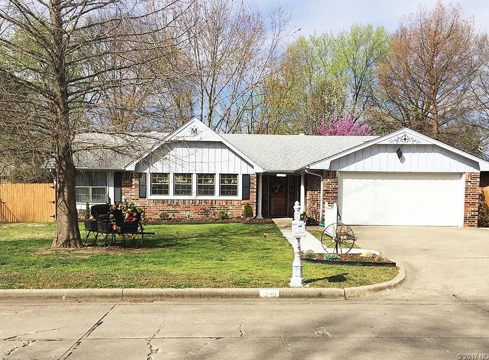 1st image of 1741 SE Orchard Ln