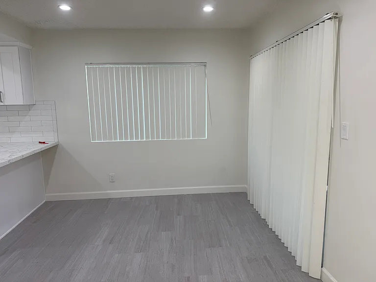 1320 S Del Mar Ave — Photo 2
