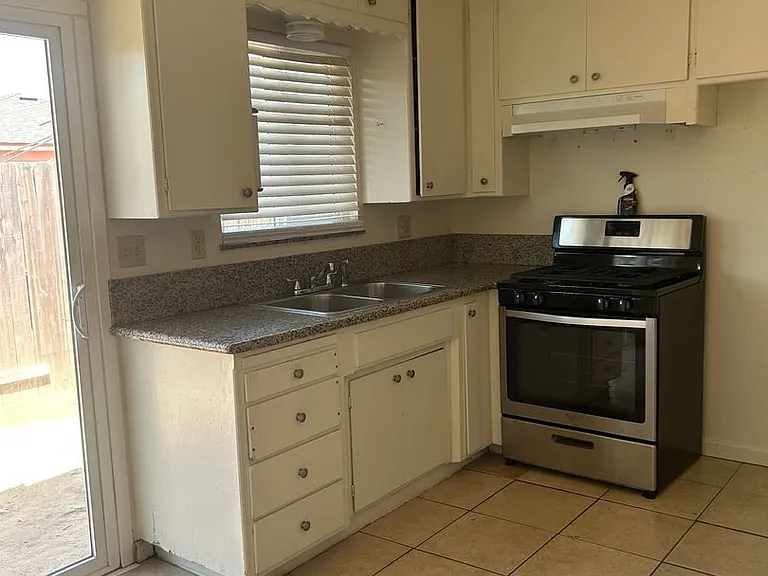 1705 Carver Ct — Photo 6