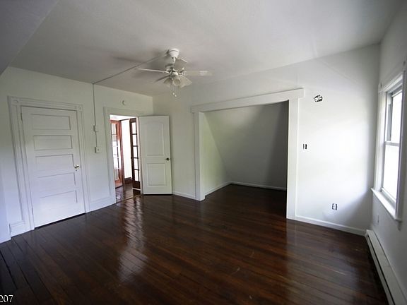 3rd image of 117 Shepard Ave