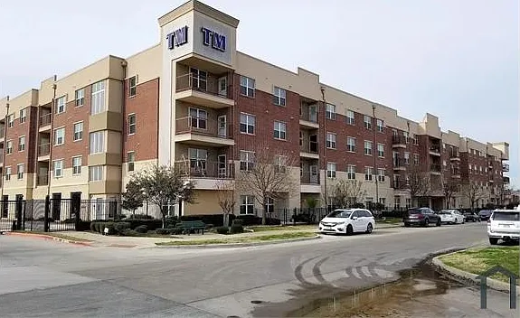 3 bed, 1300 sqft, $2,200 — Photo 1
