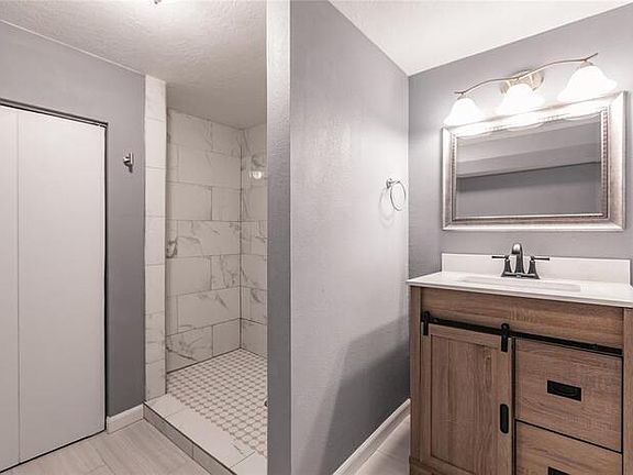 3rd image of 524 30th Ave E