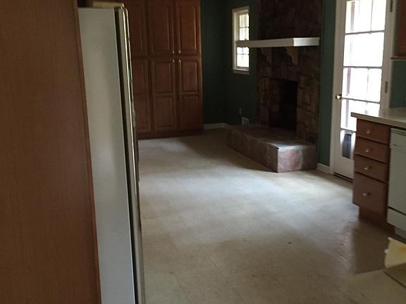 2nd image of 101 Lyndee Ln