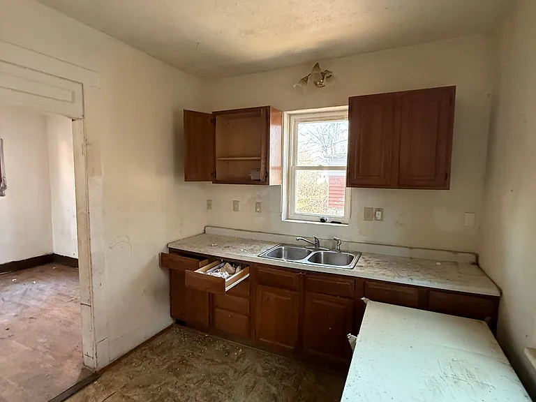 1908 N Union St — Photo 8