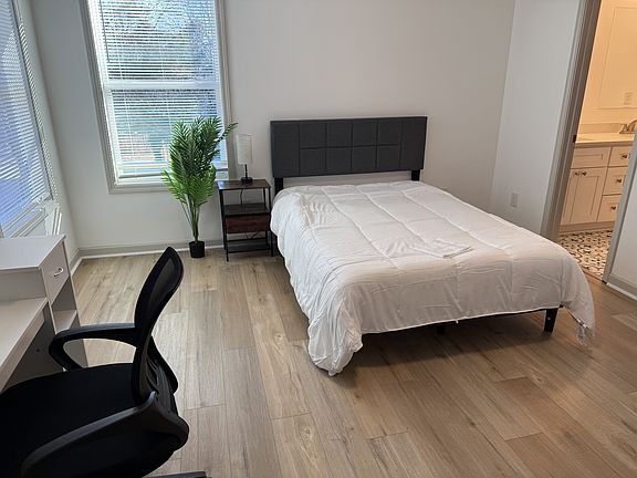 5th image of 2206 Loring Ct #2