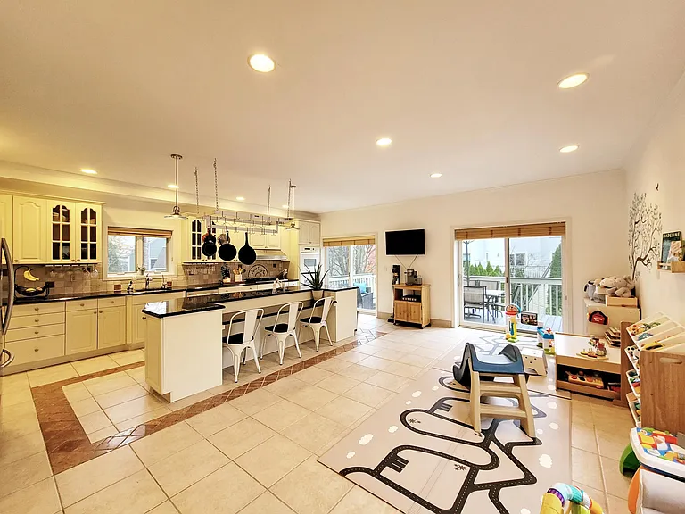 441 Piermont Ave — Photo 9