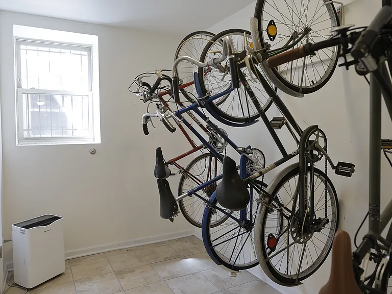 1223 E 52nd St #1 — Photo 14