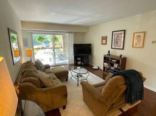 5802 Cove Landing Rd APT 301, Burke, VA 22015