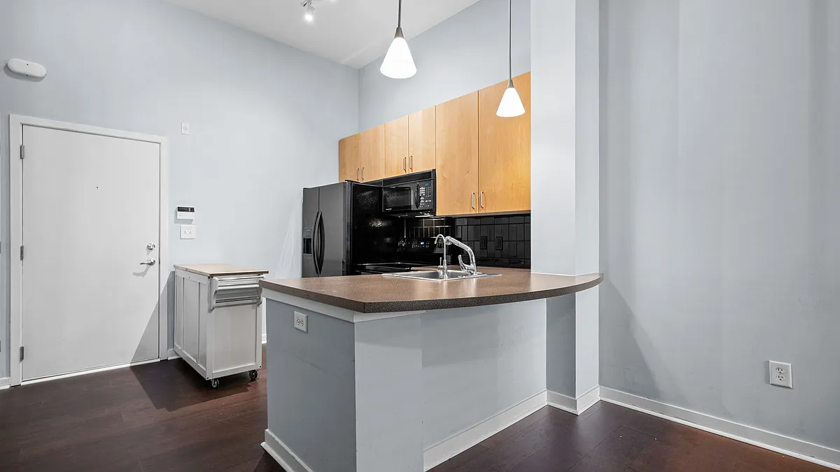Building Photo - 2125 Southend Dr #102
