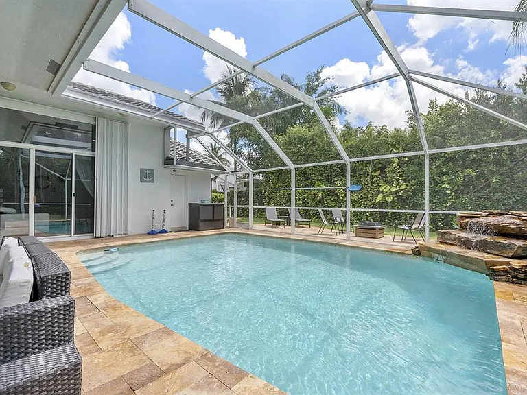 5431 NW 109th Ln — Photo 1
