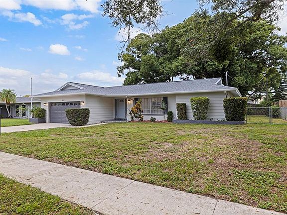 2nd image of 1011 MACRAE AVENUE