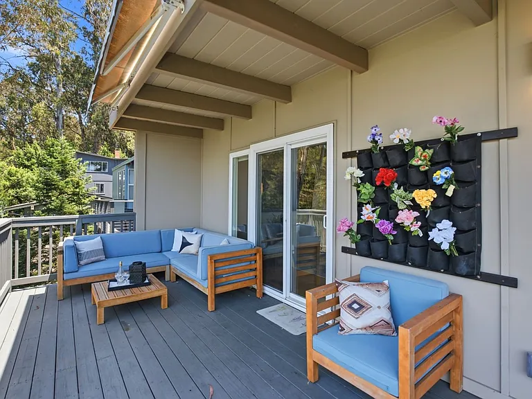 2323 Mastlands Dr — Photo 14