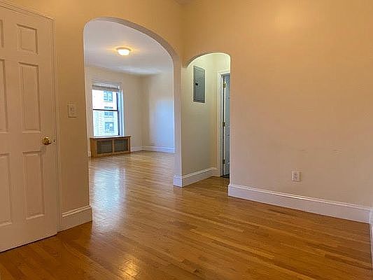 3rd image of 58 W 72nd St APT 6A