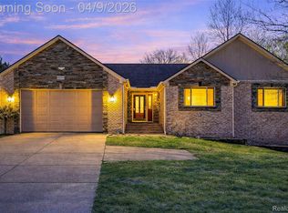 29593 Medbury St, Farmington Hills, MI