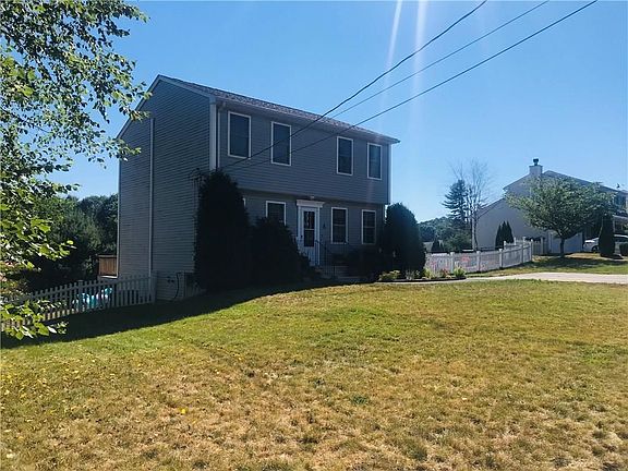 3rd image of 4 Mountain Laurel Dr