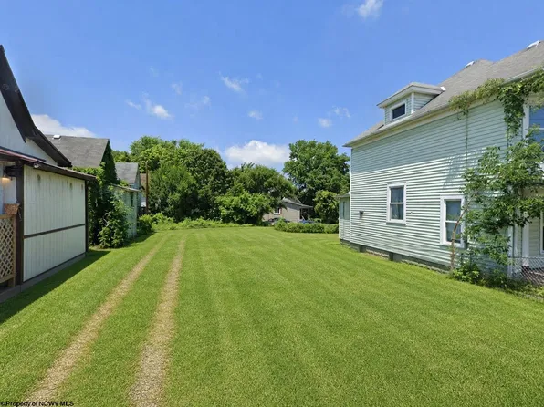 302 Cove Ct, Clarksburg, WV 26301