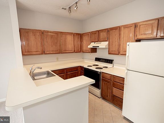4th image of 279 S Pickett St APT 301