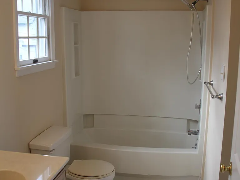 715 Berwyn Ave #2BR — Photo 7