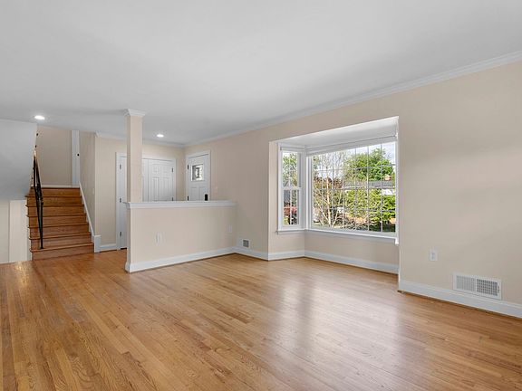 3rd image of 9836 Belhaven Rd