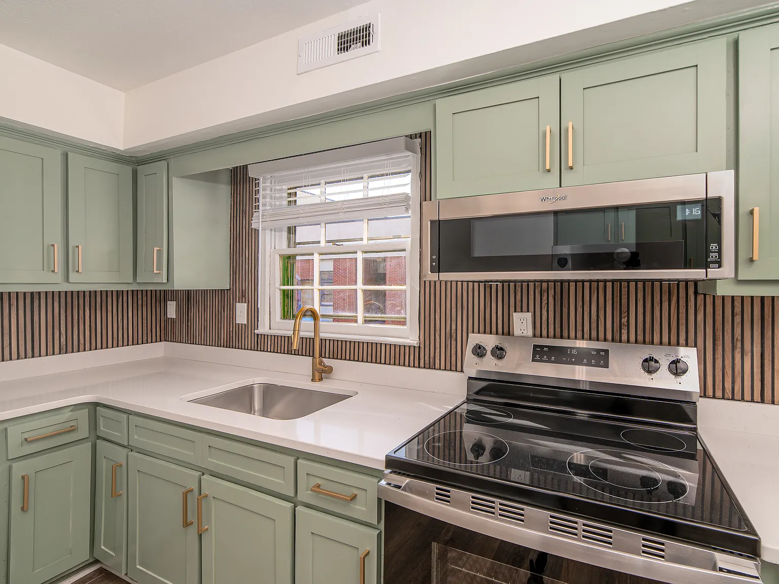 Bayview Apartments — Photo 2