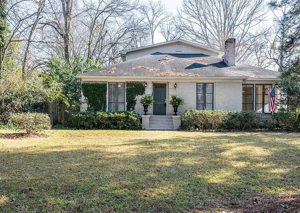 1st image of 2209 Country Club Dr