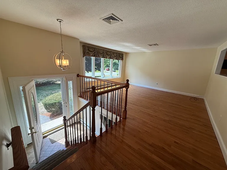 9 Brookdale Cir — Photo 8