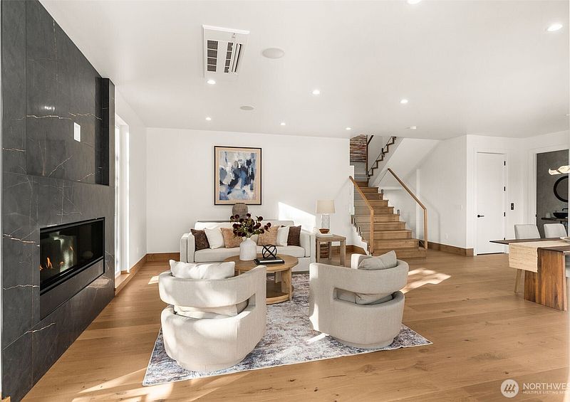 5th image of 614 33rd Avenue E