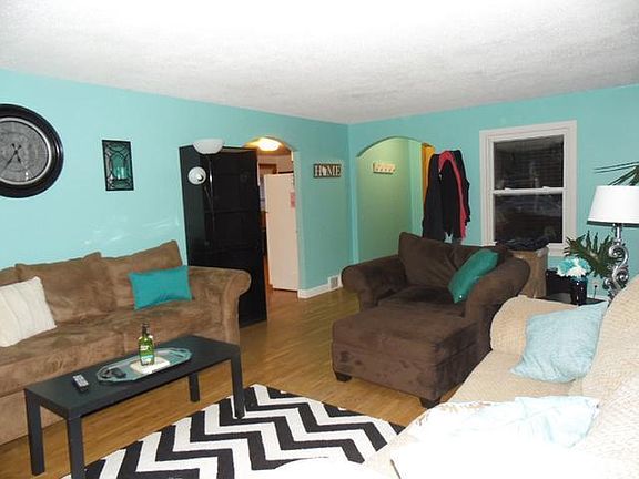 4th image of 927 E Somo Ave