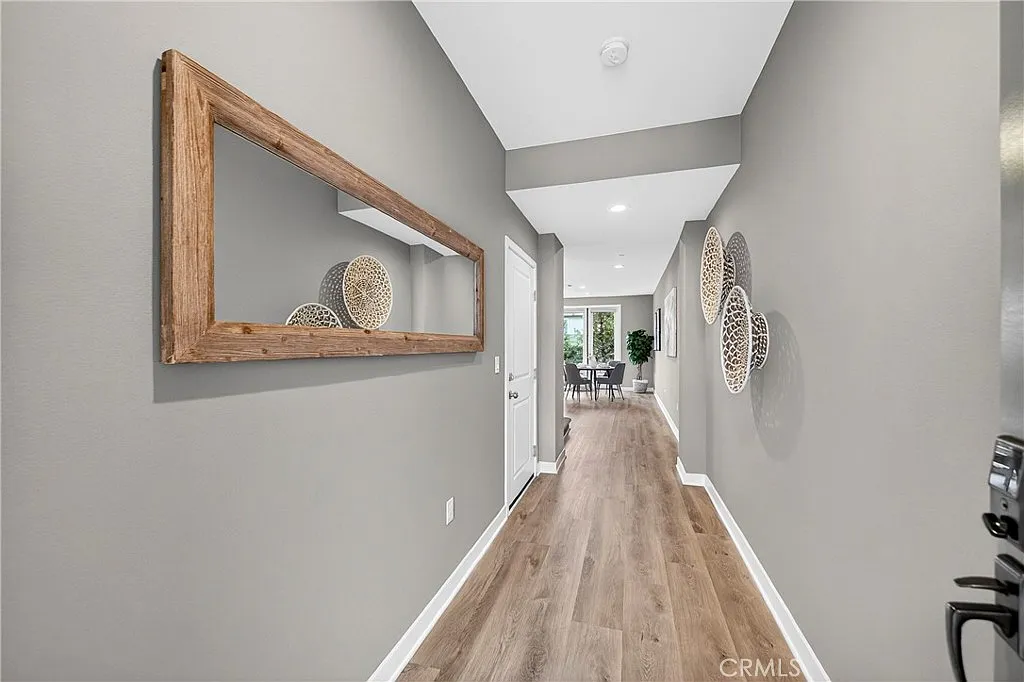 3 bed, 2.5 bath, 1701 sqft, $4,700 — Photo 2