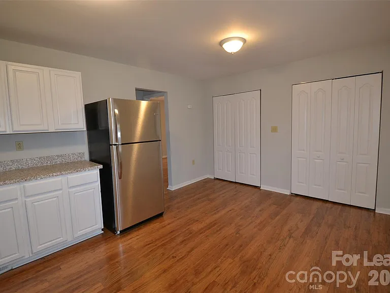 924 Junius St — Photo 19