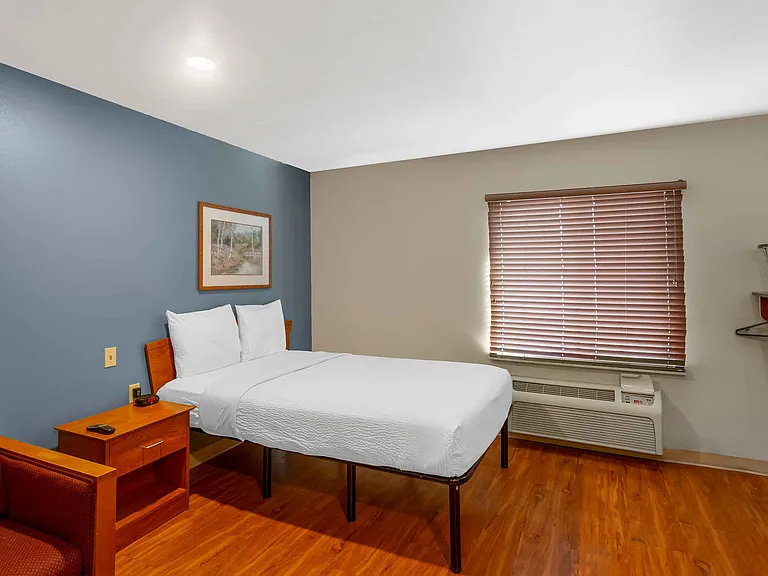 Deluxe Studio - 1 Full Bed